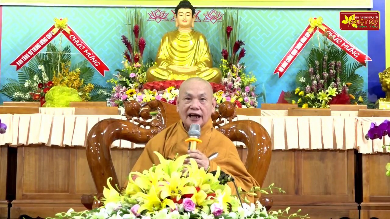 Giới Đàn Hoằng: Đức Hoà Thượng Chủ Tịch HĐTS  Giáo Giới Cho Giới Tử