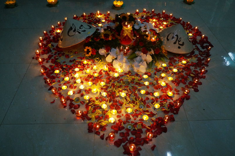 Lễ Thắp nến tri ân cha mẹ – Khóa tu mùa hè ” Sen Hồng Tuệ Giác”- Chùa Vạn Linh