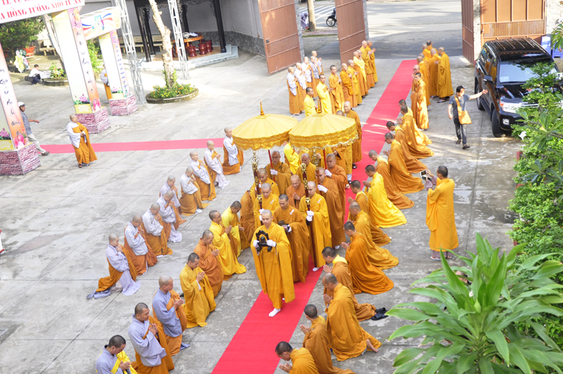 LỄ TỔNG BẾ GIẢNG KHÓA AN CƯ KIẾT HẠ TỈNH LONG AN VÀ LỄ CÀI HOA HỒNG TƯỞNG NHỚ TỨ ÂN