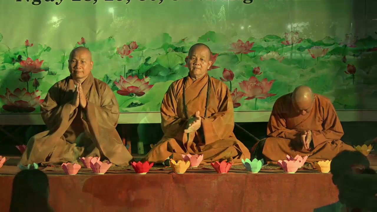 Thắp nến tri ân khoá tu mùa hè chùa Long Thạnh, huyện Thủ Thừa, tỉnh Long An