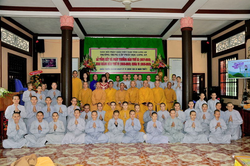 TRƯỜNG TRUNG CẤP PHẬT HỌC TỈNH LONG AN TỔNG KẾT VÀ PHÁT THƯỞNG NĂM THỨ III (2017 – 2018) KHAI GIẢNG NĂM IV (2018 -2019)