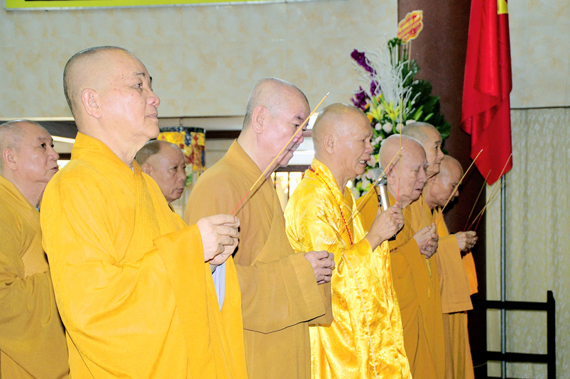 LỄ TƯỞNG NIỆM CHƯ TIÊN LINH TỘC HỌ TRƯƠNG VIỆT NAM KỲ SIÊU ANH HÙNG LIỆT SĨ – KỲ AN BÁCH TÍNH PHÁT HỌC BỔNG CHO HỌC SINH