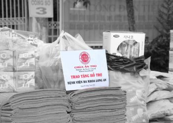 Ban Trị sự GHPGVN huyện Thạnh hóa và Chùa Ân Thọ tiếp tế đến Bệnh viện đa khoa Long An