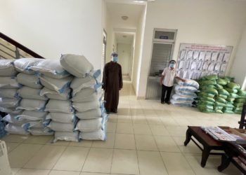 Phật giáo huyện Tân Trụ ủng hộ đồng bào khó khăn trong đại dịch Covid-19