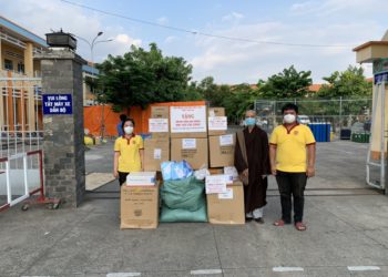 Ban Trị sự GHPGVN tỉnh Long An thăm và tặng hỗ trợ bệnh viện Cần Giuộc