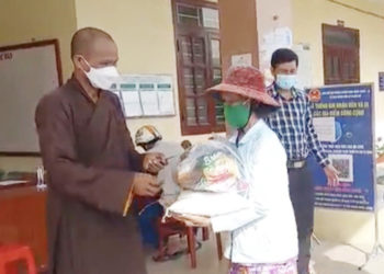 Huyện Châu Thành: Ban Trị sự Phật giáo huyện tích cực ủng hộ quỹ phòng chống dịch