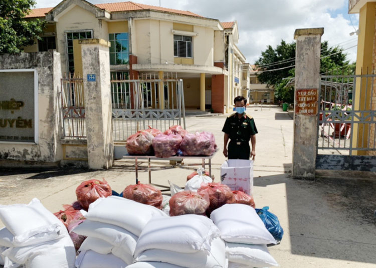 Huyện Tân Thạnh: Ban Trị sự Phật giáo huyện thăm bệnh viện dã chiến, khu cách ly tập trung
