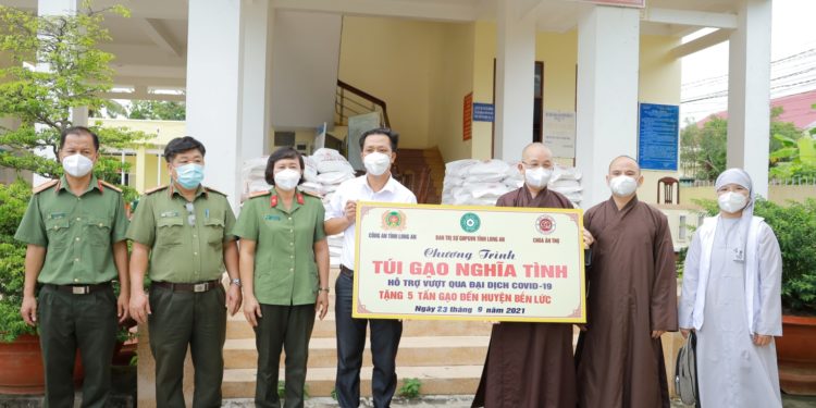 Túi Gạo Nghĩa Tình – Vòng xe nối tiếp chuỗi yêu thương