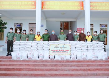 Túi Gạo Nghĩa Tình: Tặng 12 tấn gạo đến huyện Tân Trụ và Thủ Thừa