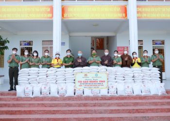 Túi Gạo Nghĩa Tình: Tặng 12 tấn gạo đến huyện Tân Trụ và Thủ Thừa