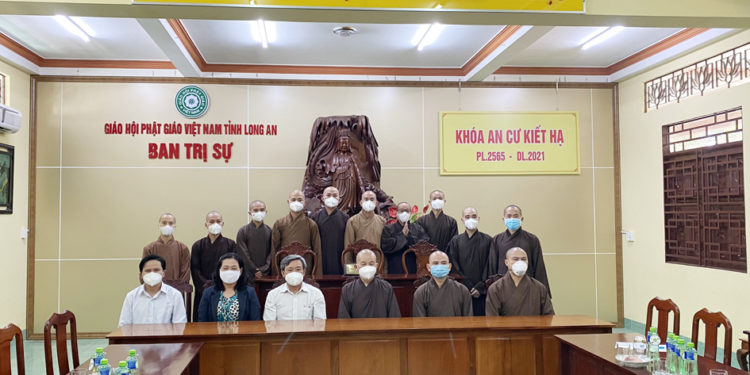 Phật giáo Long An tiếp đón Đoàn chư tăng Miền Bắc đến tham gia hỗ trợ phòng, chống dịch tại Long An