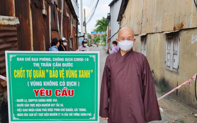 Phật giáo Long An phát 1000 phần quà trị giá 350 triệu đồng