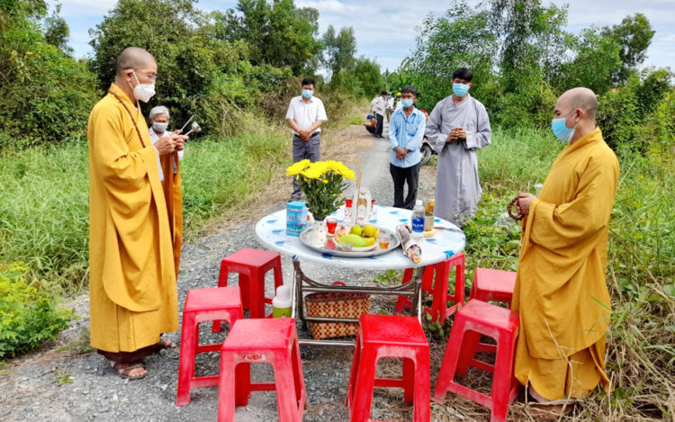 Ban Trị sự GHPGVN huyện Tân Thạnh khởi công xây dựng 3 cầu giao thông nông thôn tại xã Kiến Bình