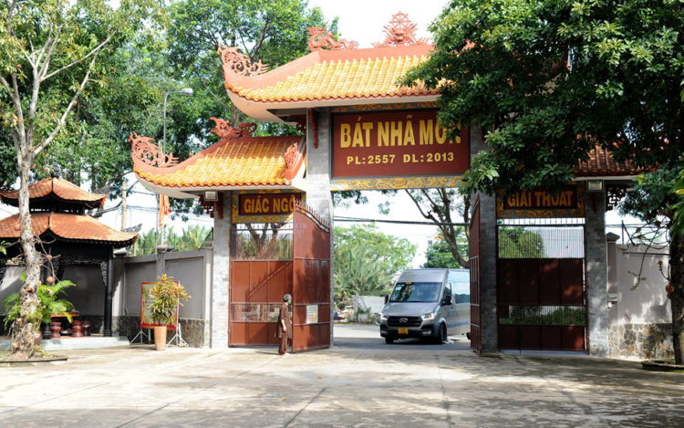 Phật giáo Long An tiếp đón Đoàn chư tăng Miền Bắc đến tham gia hỗ trợ phòng, chống dịch tại Long An