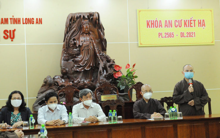 Phật giáo Long An tiếp đón Đoàn chư tăng Miền Bắc đến tham gia hỗ trợ phòng, chống dịch tại Long An