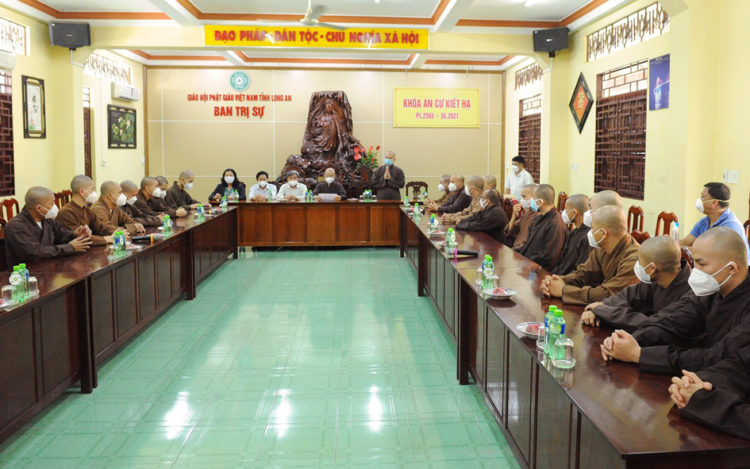Phật giáo Long An tiếp đón Đoàn chư tăng Miền Bắc đến tham gia hỗ trợ phòng, chống dịch tại Long An