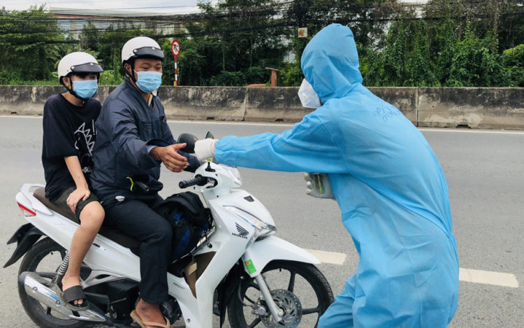 Long An: Tiếp sức cho người dân miền Tây về quê tránh dịch