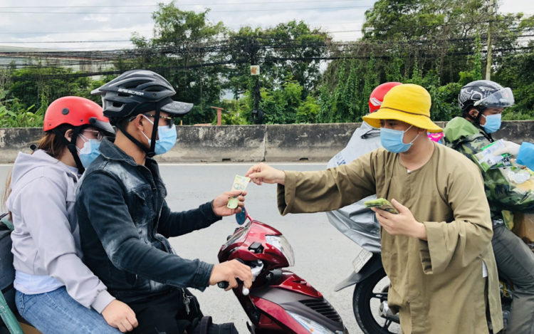 Long An: Tiếp sức cho người dân miền Tây về quê tránh dịch