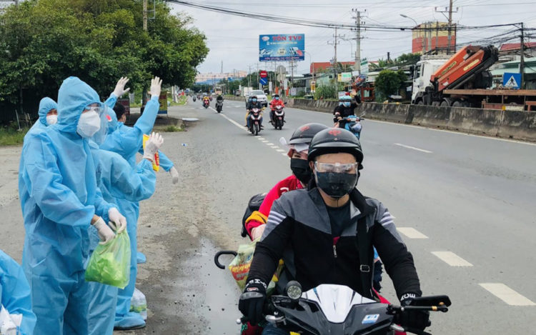 Long An: Tiếp sức cho người dân miền Tây về quê tránh dịch