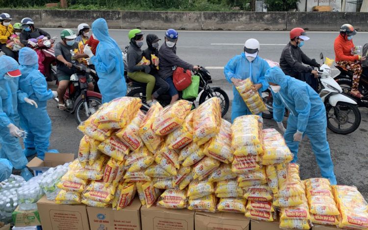 Long An: Tiếp sức cho người dân miền Tây về quê tránh dịch
