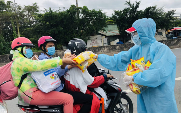 Long An: Tiếp sức cho người dân miền Tây về quê tránh dịch