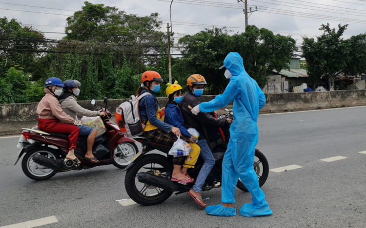 Long An: Tiếp sức cho người dân miền Tây về quê tránh dịch