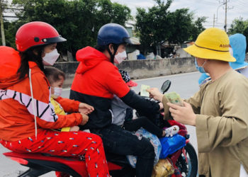 Long An: Tiếp sức cho người dân miền Tây về quê tránh dịch