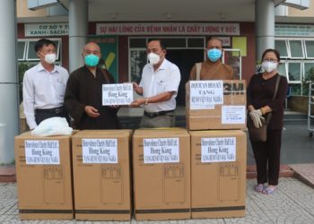 Phái đoàn Ban Từ thiện Báo Giác Ngộ thăm, tặng quà tại huyện Đức Hòa