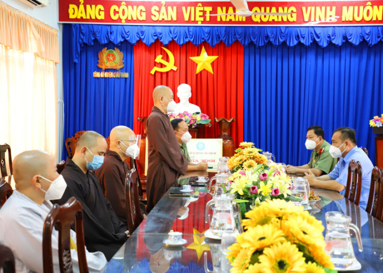 Túi Gạo Nghĩa Tình: Tặng 12 tấn gạo đến 2 huyện – Châu Thành và Đức Huệ