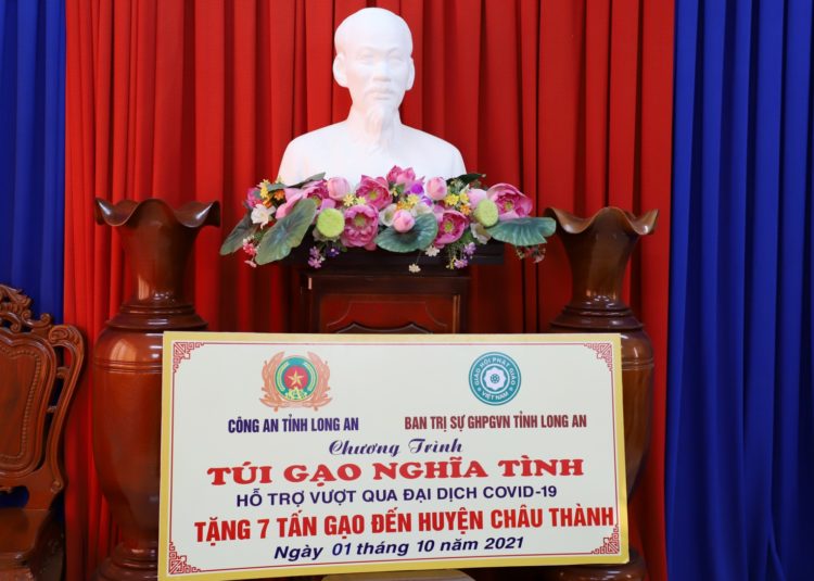 Túi Gạo Nghĩa Tình: Tặng 12 tấn gạo đến 2 huyện – Châu Thành và Đức Huệ