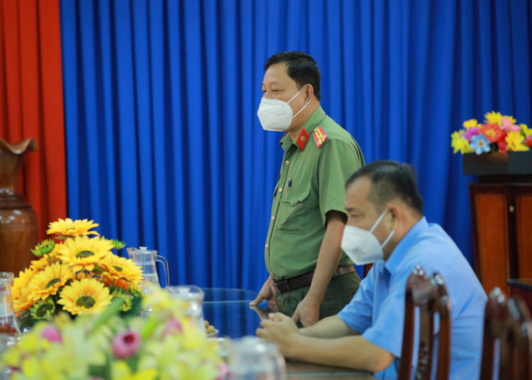 Túi Gạo Nghĩa Tình: Tặng 12 tấn gạo đến 2 huyện – Châu Thành và Đức Huệ