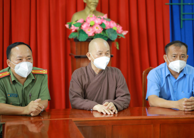 Túi Gạo Nghĩa Tình: Tặng 12 tấn gạo đến 2 huyện – Châu Thành và Đức Huệ