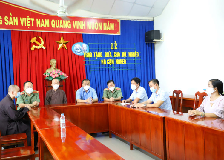 Túi Gạo Nghĩa Tình: Tặng 12 tấn gạo đến 2 huyện – Châu Thành và Đức Huệ