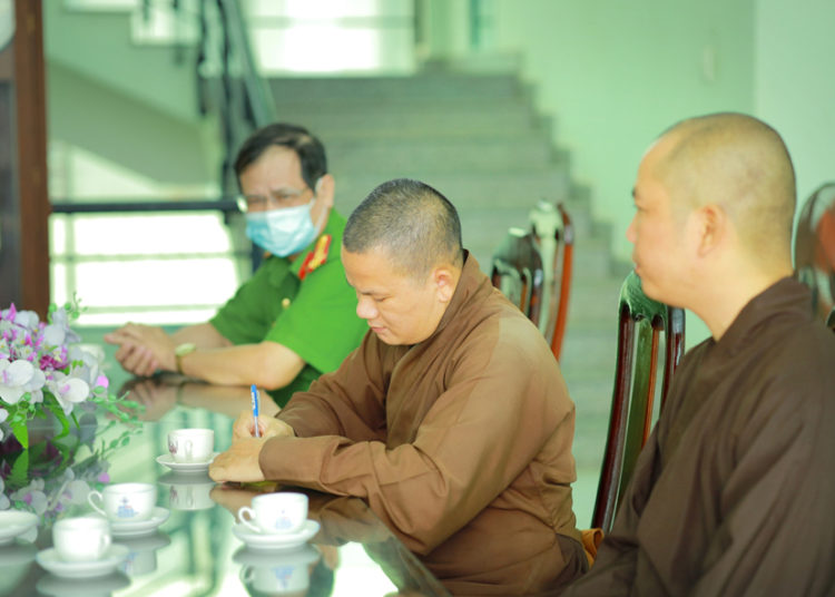 Túi Gạo Nghĩa Tình: Tặng 12 tấn gạo đến 2 huyện – Châu Thành và Đức Huệ
