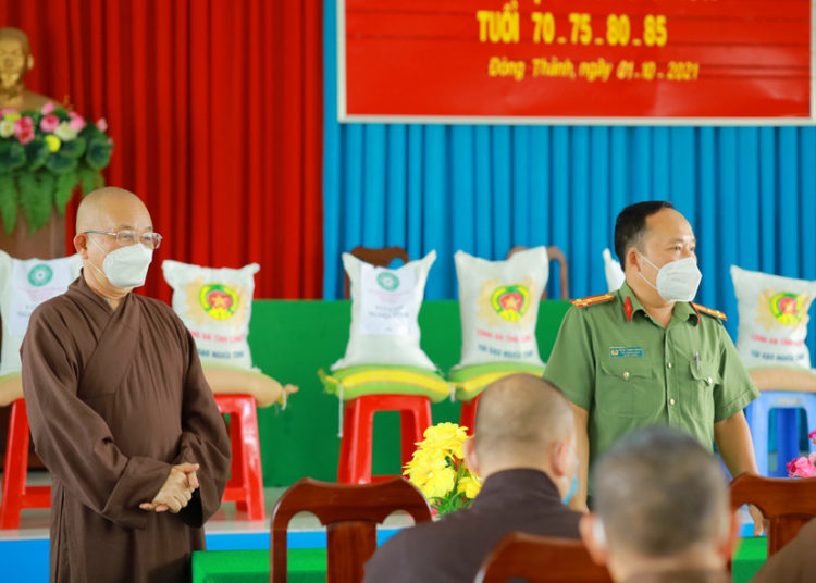 Túi Gạo Nghĩa Tình: Tặng 12 tấn gạo đến 2 huyện – Châu Thành và Đức Huệ
