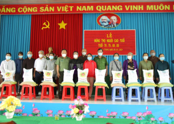 Túi Gạo Nghĩa Tình: Tặng 12 tấn gạo đến 2 huyện – Châu Thành và Đức Huệ