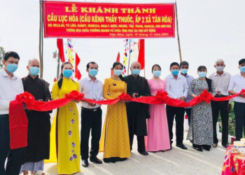 Ban Trị sự Phật giáo Bến Lức khánh thành cầu và bàn giao nhà tinh thương 305 triệu đồng