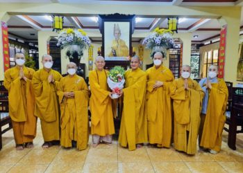 Ban Trị sự GHPGVN huyện Đức Hoà, Ban Chủ nhiệm Lớp SCPH Long An đảnh lễ tri ân Hoà thượng Hiệu trưởng nhân ngày nhà giáo Việt Nam 20/11