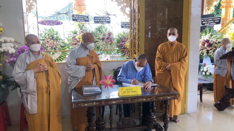 Các phái đoàn viếng tang cố Ni trưởng Thích nữ Tắc Nhụy