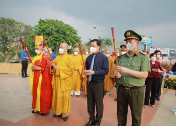 Phật giáo Long An tổ chức lễ tưởng niệm anh hùng liệt sĩ tại nghĩa trang liệt sĩ tỉnh Long An