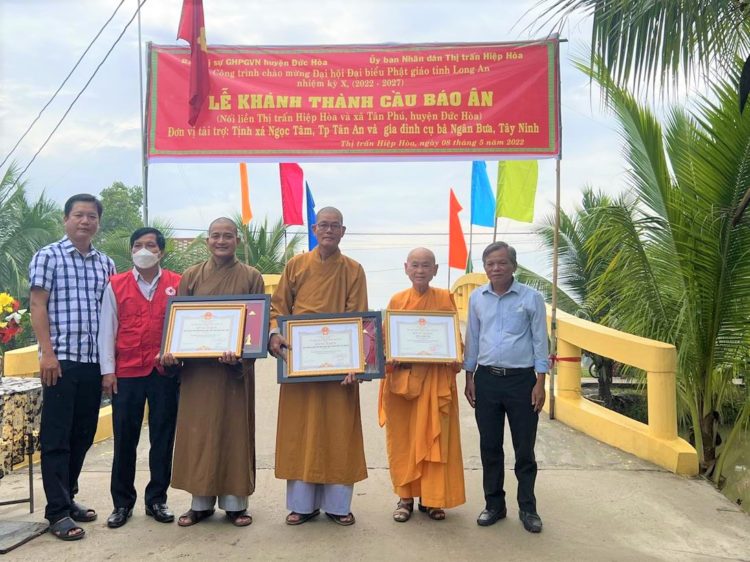 Đức Hòa: Lễ khánh thành cầu Báo Ân (Thổ Định)  tại thị trấn Hiệp Hòa chào mừng Đại lễ Phật đản PL 2566