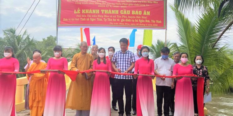 Đức Hòa: Lễ khánh thành cầu Báo Ân (Thổ Định)  tại thị trấn Hiệp Hòa chào mừng Đại lễ Phật đản PL 2566