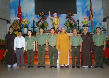 Công an tỉnh Long An chúc mừng Phật đản đến Ban Trị sự GHPGVN tỉnh Long An