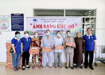 Thủ Thừa: Ban Từ Thiện Tổ Đình Kim Cang hướng dẫn Cty Vĩnh Hoàn Tài Trợ Mổ Mắt