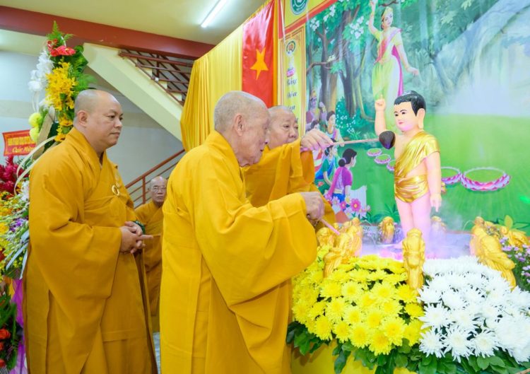 Cần Đước: Ban Trị sự Phật giáo huyện trang nghiêm tổ chức Đại lễ Phật đản Pl: 2566