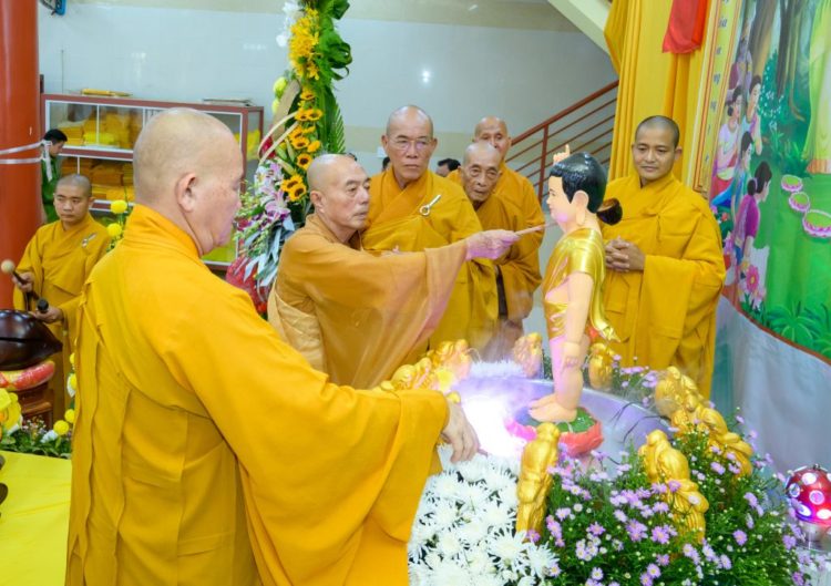 Cần Đước: Ban Trị sự Phật giáo huyện trang nghiêm tổ chức Đại lễ Phật đản Pl: 2566