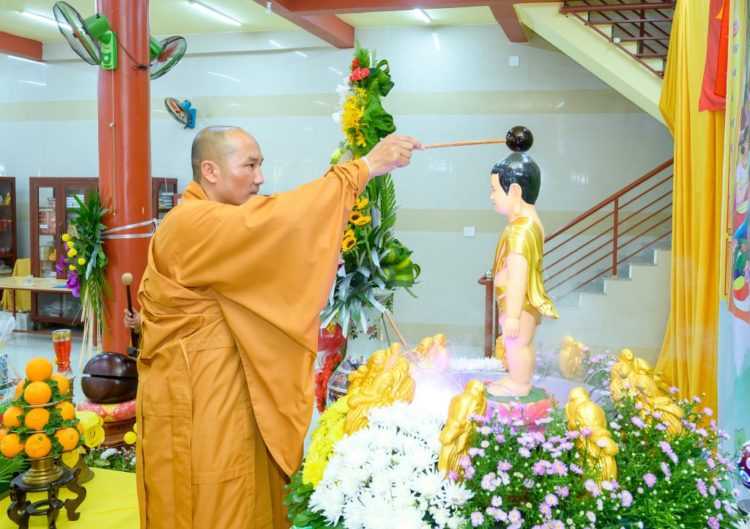 Cần Đước: Ban Trị sự Phật giáo huyện trang nghiêm tổ chức Đại lễ Phật đản Pl: 2566
