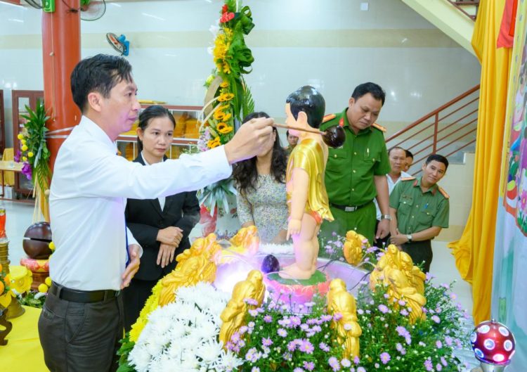 Cần Đước: Ban Trị sự Phật giáo huyện trang nghiêm tổ chức Đại lễ Phật đản Pl: 2566