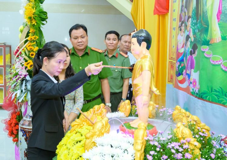 Cần Đước: Ban Trị sự Phật giáo huyện trang nghiêm tổ chức Đại lễ Phật đản Pl: 2566