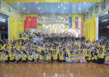 Khóa tu mùa hè “Gieo hạt từ bi lần thứ 4” tại Chùa Pháp Minh ngày thứ 2